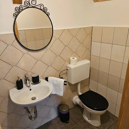 Koca Na Talezu Inn