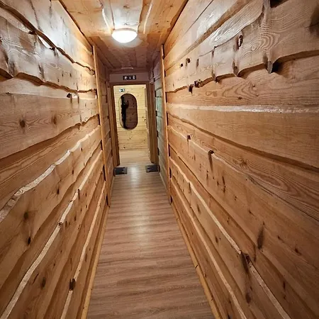 Koca Na Talezu * Bled